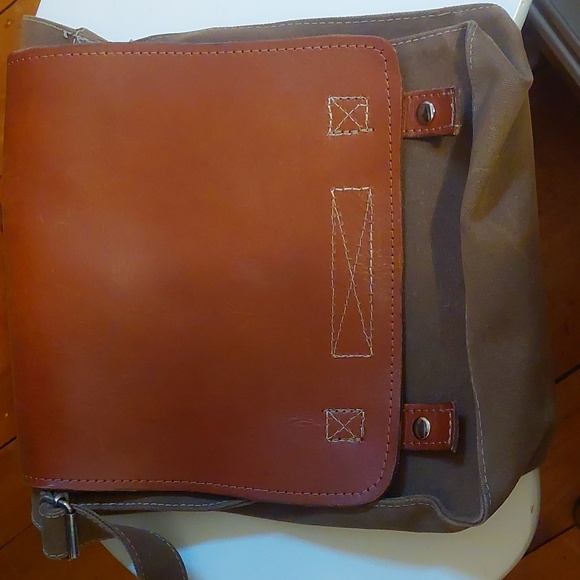 Mountain Leather Design Cross Body Bag - Picture 2 of 9
